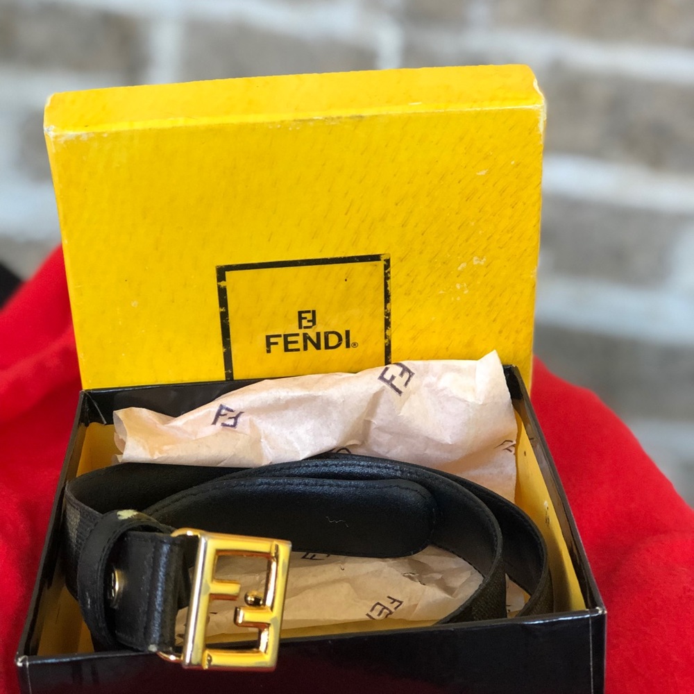 Small Women’s Fendi Logo belt
